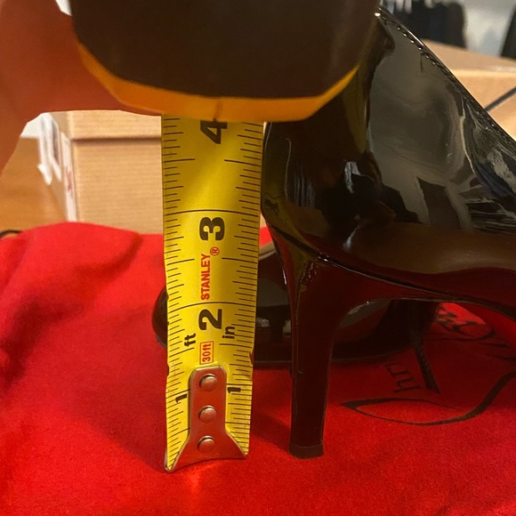 Authentic Christian Louboutin Simple Patent Pump - Picture 8 of 11